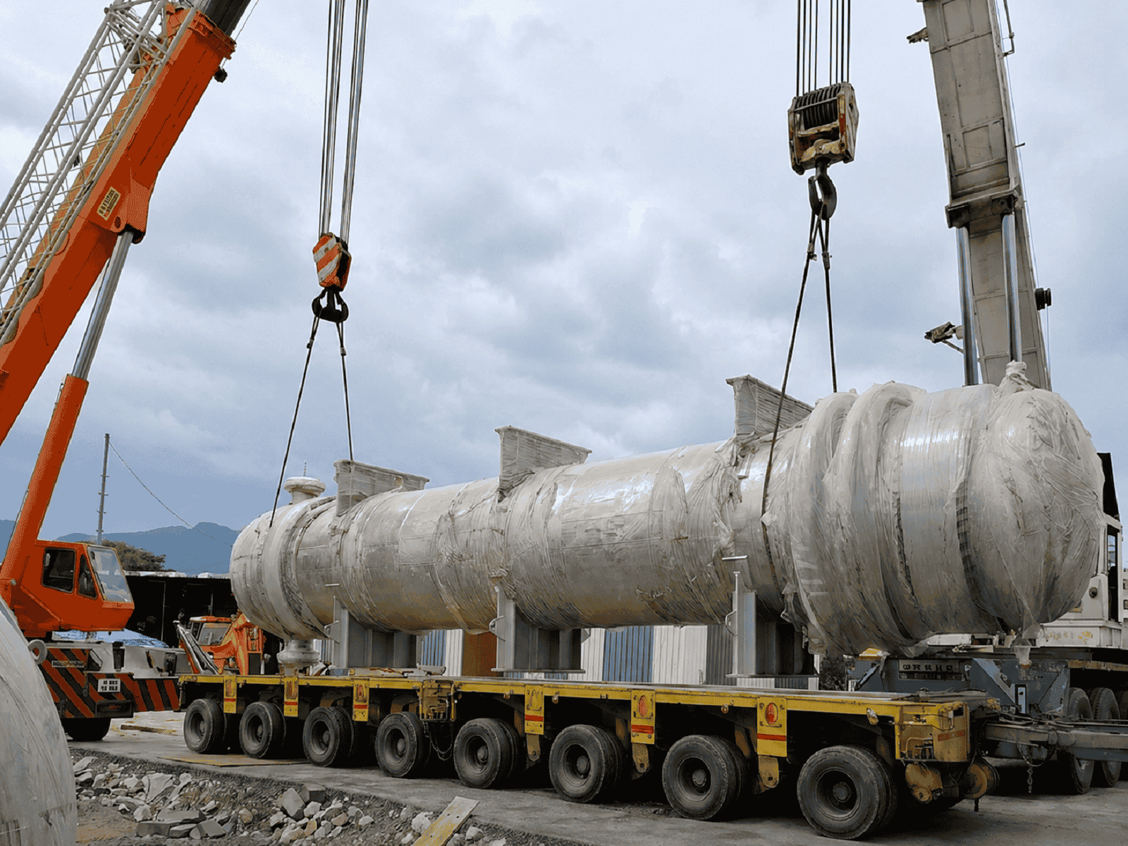 Shell and tube type reactor feed pre heater